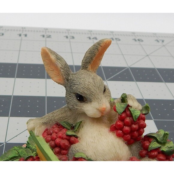 Charming Tails Bunny Figure The Berry Best Rabbit Berries 87/391 Fitz & Floyd - Picture 6 of 9